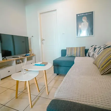 Cozy Couple Retreat דירה